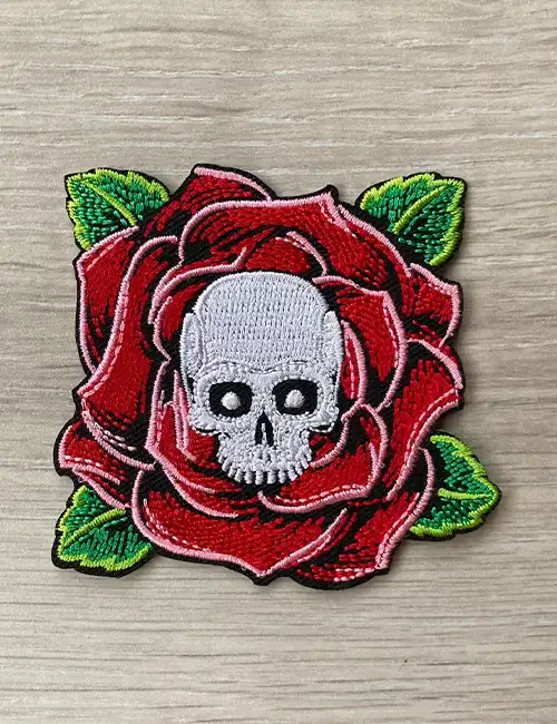 rose med hodeskalle patch